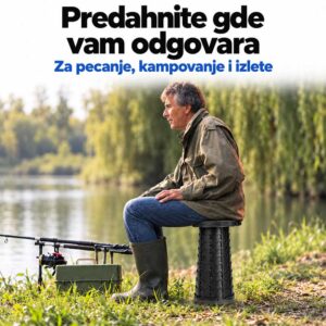 Muškarac sedi na potpuno razvučenoj crnoj teleskopskoj stolici tokom pecanja
