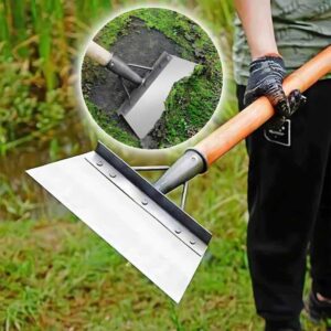 strugač za staze u rukama korisnika, praktičan i efikasan za baštu