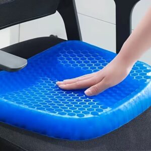 Jastuk za sedenje na crnoj stolici