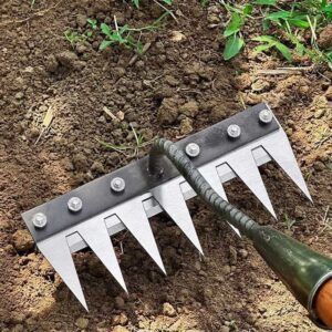 baštenski kultivator sa 7 zubaca usitnjava i obrađuje zemlju u bašti