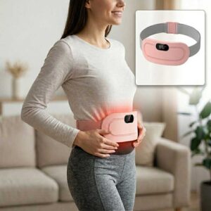 Devojka nosi pojas za ublažavanje menstrualnih bolova i izgleda opušteno